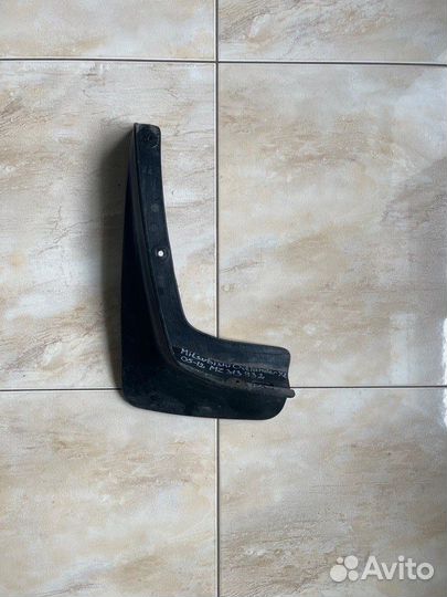 Брызговик задний левый Mitsubishi Outlander Xl С