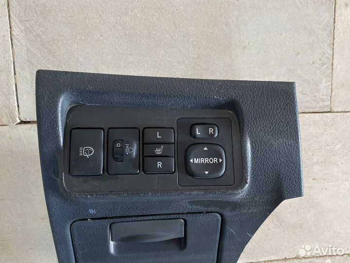 Toyota Corolla 1.6 Кнопки управления зеркалом