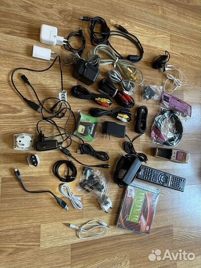 Провода, пульт, диски, адаптеры