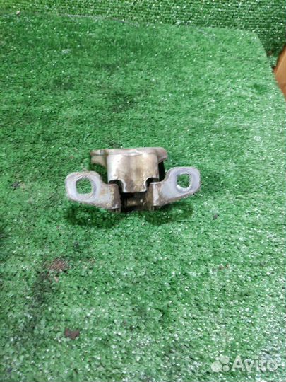 Петля двери Renault Logan