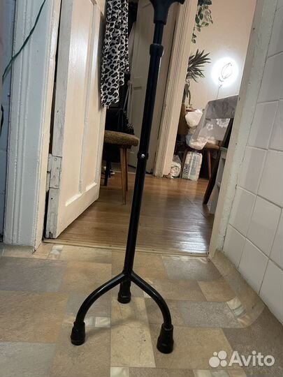 Трость трехопорная