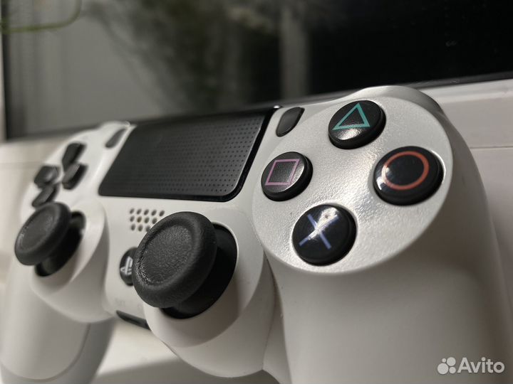 Геймпад PlayStation 4 DualShock 4 v2 White