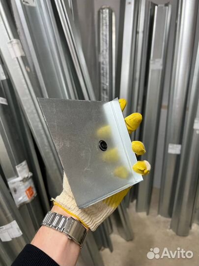 Заглушка порога Mitsubishi Shogun I (1982–1991)