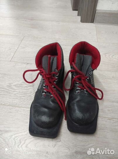 Лыжные ботинки