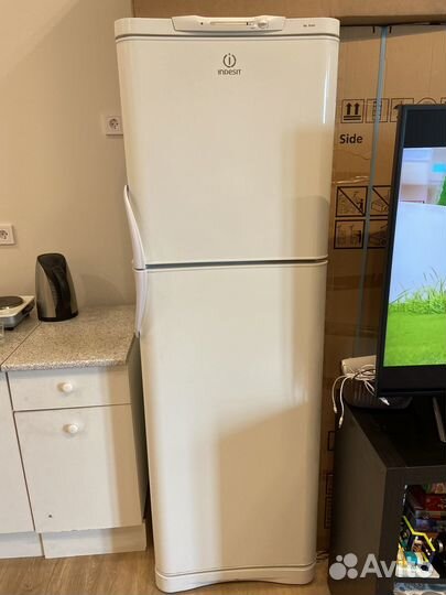 Холодильник бу indesit