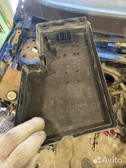 Крышкаблока предохранителей ford focus 2 2.0