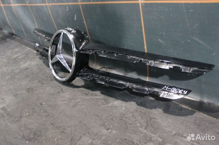 Решетка радиатора -Mercedes-Benz C-klasse W205 AMG
