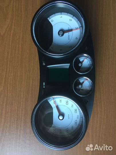 Щиток приборов Peugeot 308