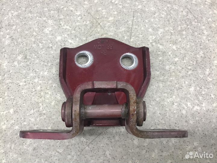 Петля двери задней правой нижняя Hyundai Accent II