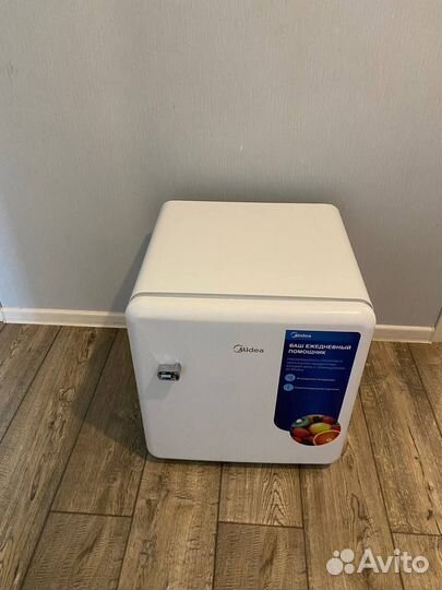 Продам холодильник Midea mdrd86SLF01 Ретро