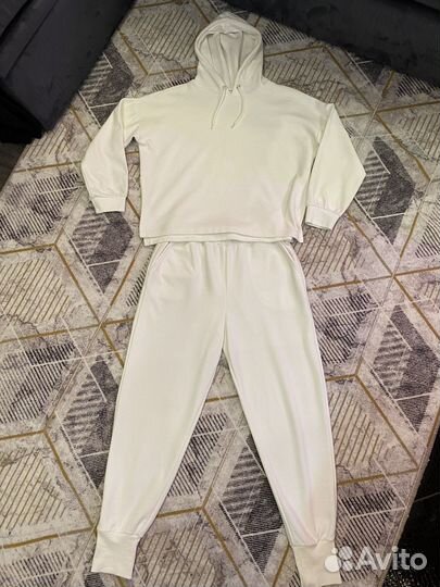Спортивный костюм женский