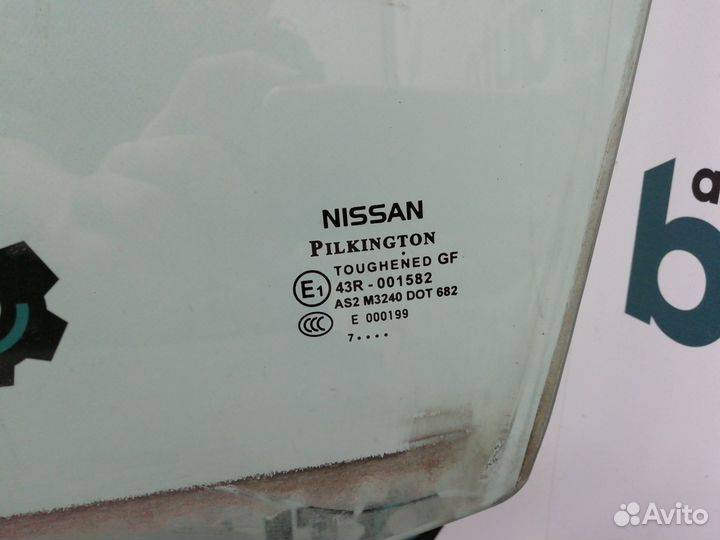 Стекло двери переднее левое 80301JD000 Nissan