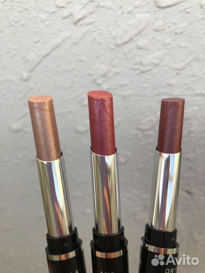 Помада с эффектом сияния The ONE Power Shine HD