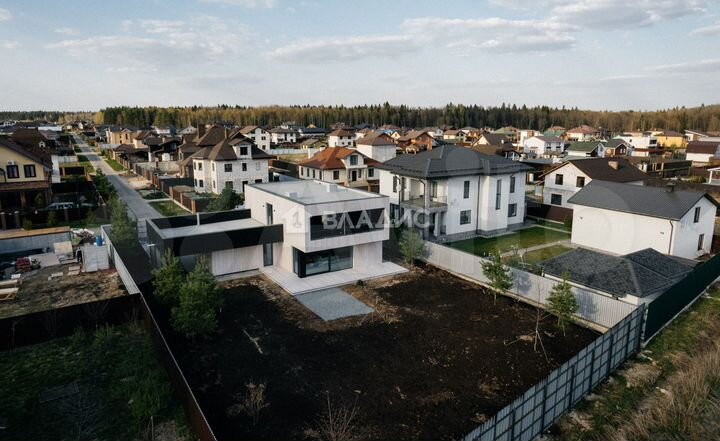 Дом 427 м² на участке 12 сот.