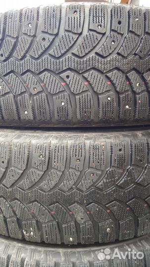Bridgestone Blizzak Spike-02 215/65 R16