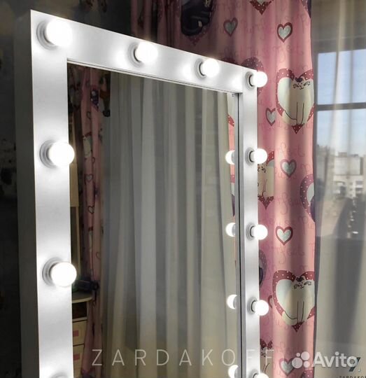 Гримерное зеркало с подсветкой