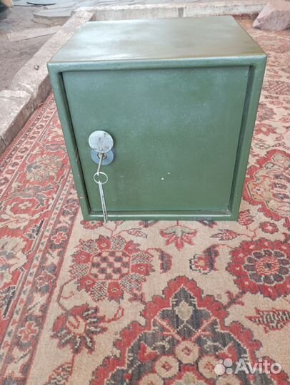 Сейф металлический
