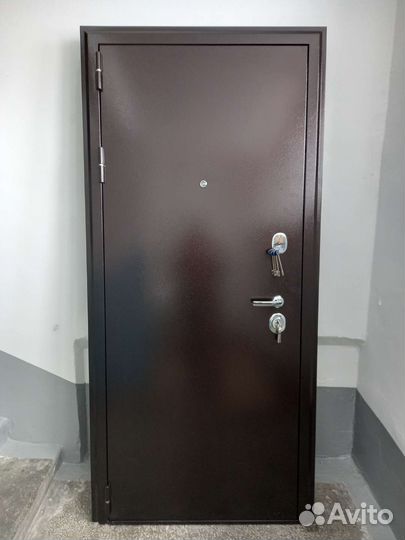 Дверь входная толстая с 3-мя контурами (Новые)