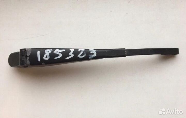 Поводок заднего стекла Land Rover Freelander