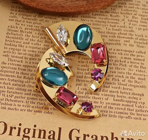 Серьги со стразами камнями