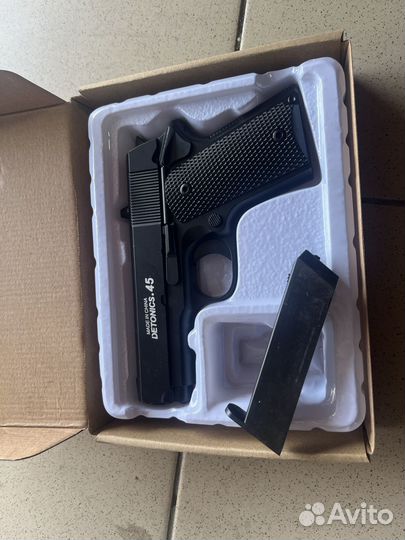 Металлический пистолет игрушечный