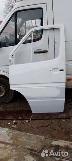 Mercedes sprinter 2006г двери зад