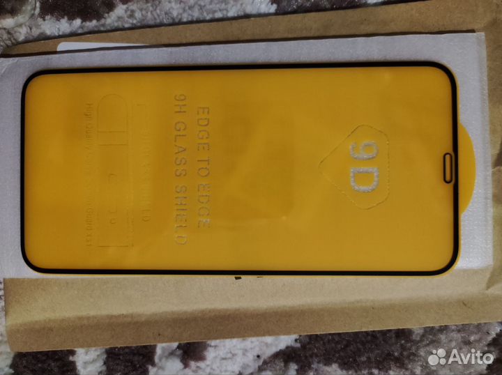 Защитное стекло на iPhone 11