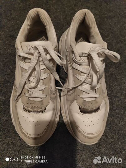 Кроссовки женские