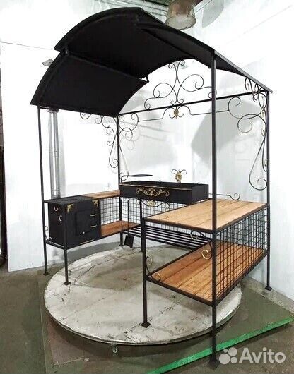 Мангал с крышей