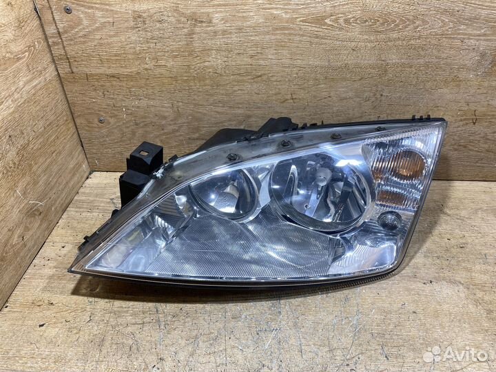 Фара передняя левая Ford Mondeo 3 142200