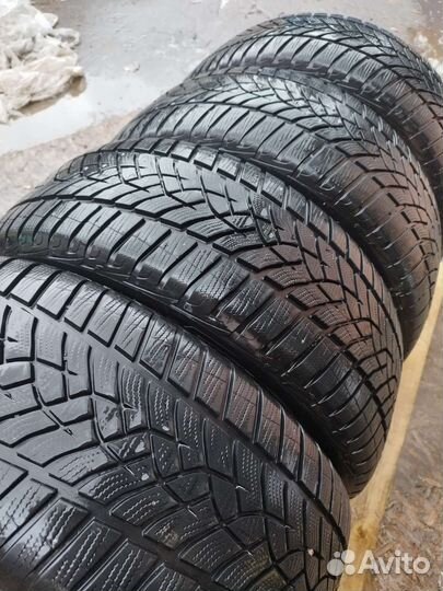 Goodyear UltraGrip 235/50 R18