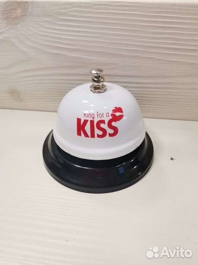 Подарок звоночек ring for a kiss