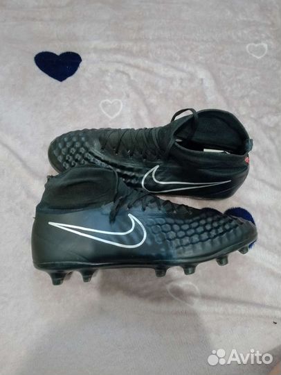 Футбольные бутсы nike