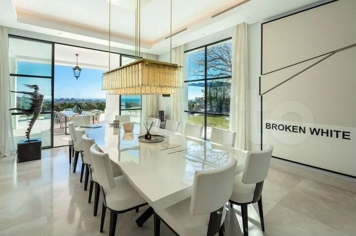 Дом 1000 м² на участке 15 сот.