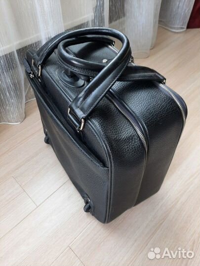 Дорожный чемодан