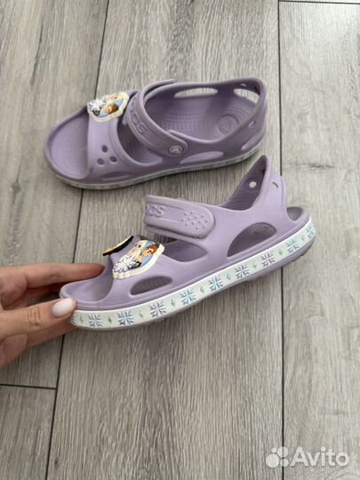 Сандалии crocs С18