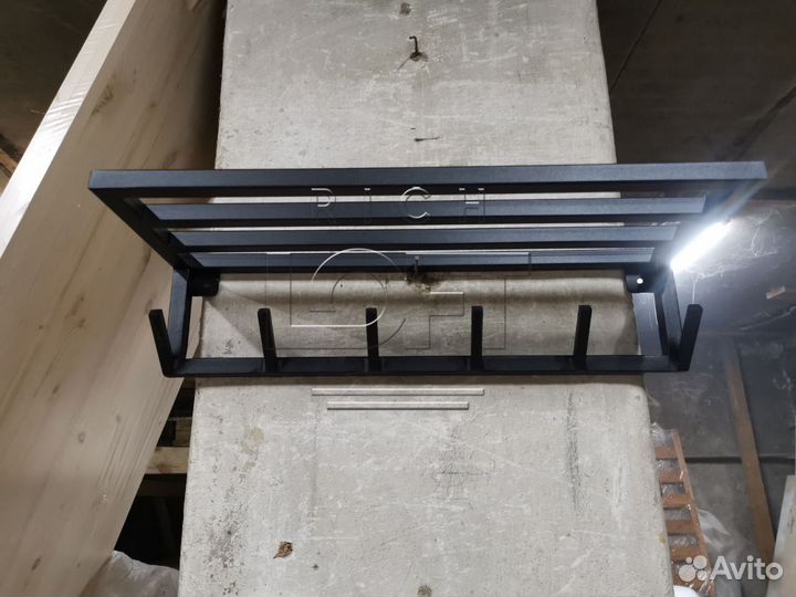 Вешалка настенная