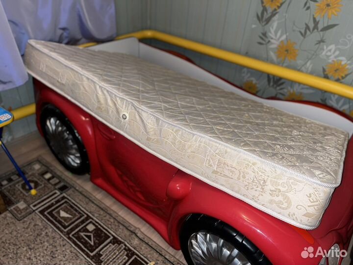 Детская кровать-машинка б/у