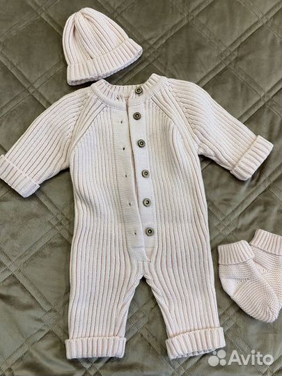 Вязанный комбинезон для новорожденного