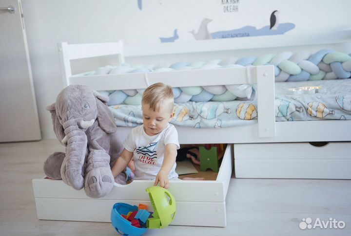 Детская кровать с бортиком