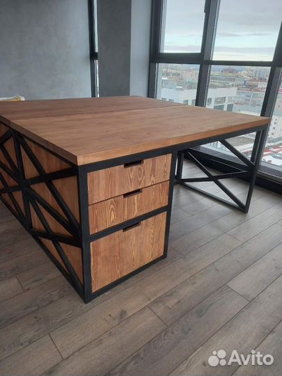 Письменный стол