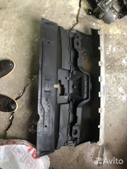 Панель решетки радиатора пежо 407