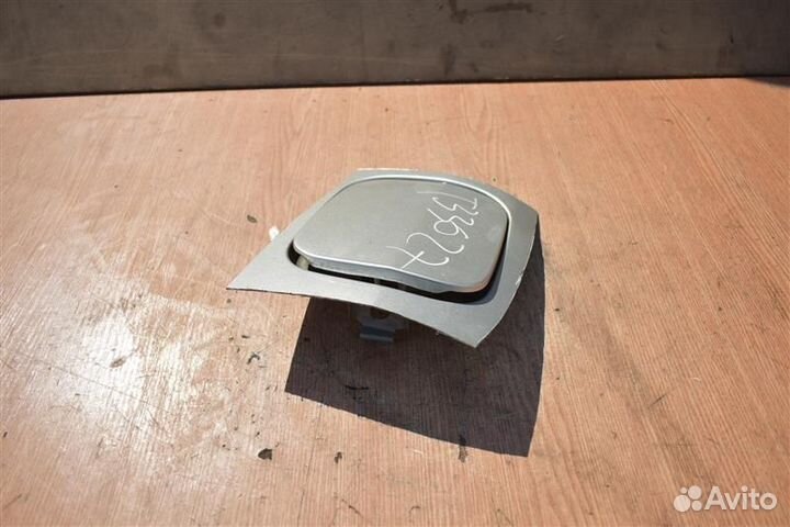 Лючок бензобака Toyota Corolla E120 хэтчбек 5Д