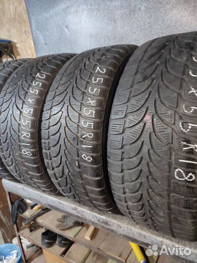 Bridgestone Blizzak LM-80 255/55 R18