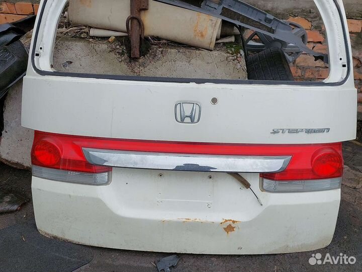 Стоп-сигнал Honda Stepwgn RG1 (2005-2009)