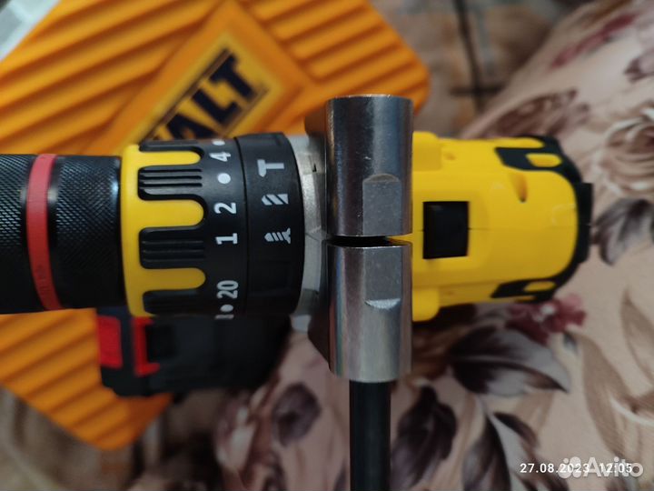 Шуруповёрт для ледобура dewalt DCD 996