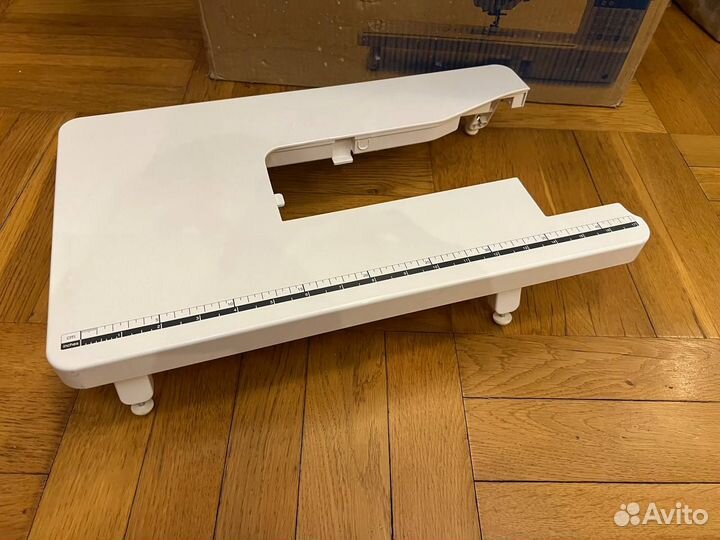 Швейная вышив машинка оверлок Brother innov-is 650