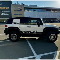 Toyota FJ Cruiser 4.0 AT, 2022, 25 000 км, с пробегом, цена 6 100 000 руб.