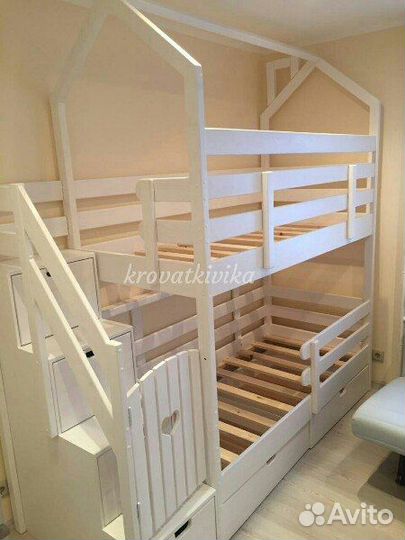 Двухъярусная Эко кровать домик с лестницей комодом