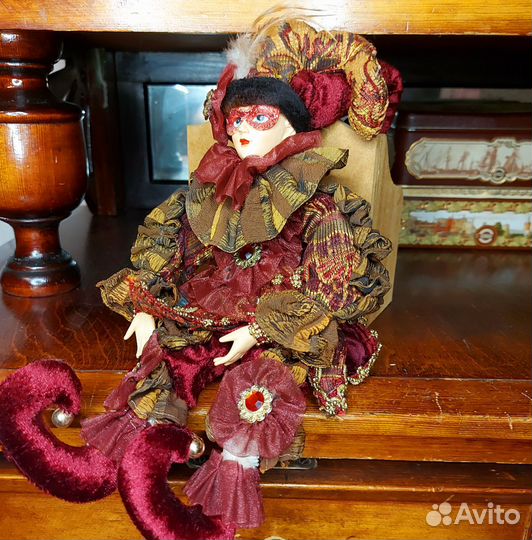 Арлекин кукла фарфоровая интерьерная